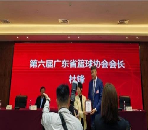 杨与里萨谢,合砍,老鹰大胜雄,皇冠体育,CROWN,SPORTS,皇冠体育官网,皇冠体育官网,皇冠体育下载,皇冠体育APP