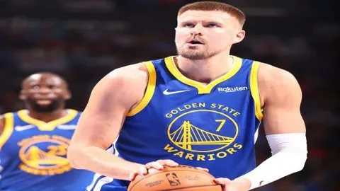 “澳网男单首轮激战：张之臻迎战鲁内，精彩瞬间重温”