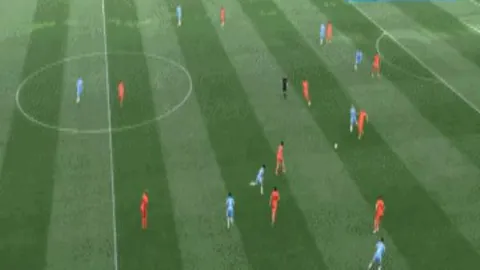 国足连败三场，王大雷回应“黄油手”风波，探寻国足复兴之道